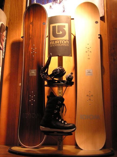 BURTON スノーボード板　IDIOM ギブソン