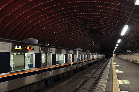 武田尾駅と321系