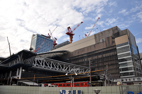 建設中の大阪駅