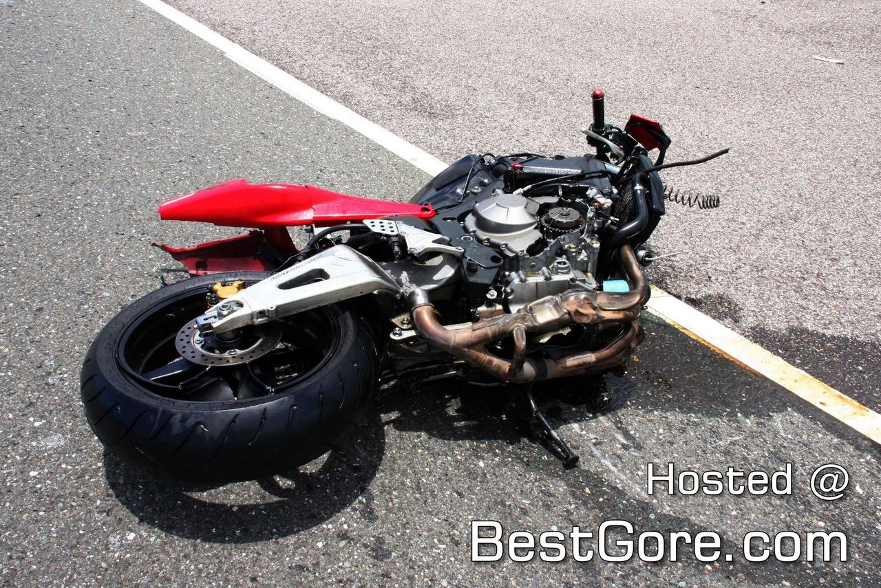 ttp://www.bestgore.com/wp-content/uploads/2011/09/motorcyclist-vs