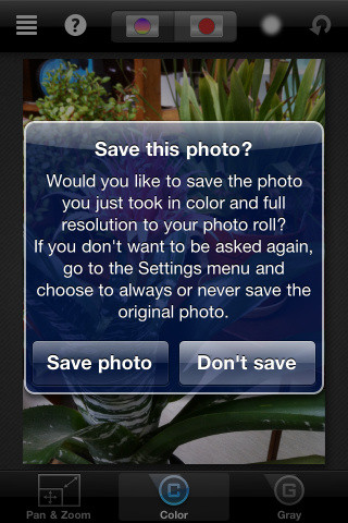 写真を撮影すると、元の写真を保存するかどうかを尋ねるダイアログが表示される。