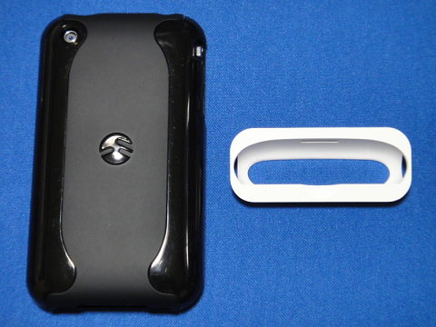 専用のドックアダプタが付属されたiPhone用フルカバージャケット。