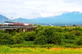 日野川鉄橋を渡るEF64牽引の3087ﾚ