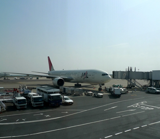 羽田発上海・虹橋行きの日本航空8877便
