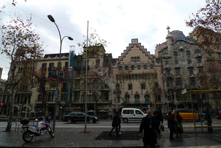 初めてのバルセロナ旅行--ガウディの カサ・バトリョ と カサ・ミラ