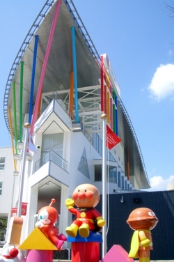 子どもたちの永遠のヒーローと遊べる 横浜アンパンマンこどもミュージアム モール lifedoor ライフドア 働くママ パパ育児の悩みを一緒に解決